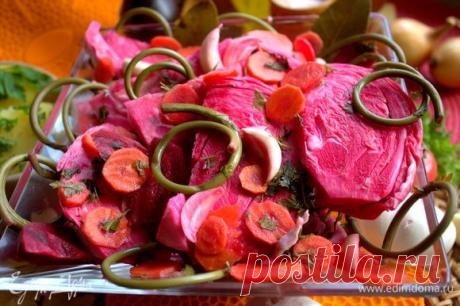 Капуста в свекольном рассоле. Ингредиенты: капуста белокочанная, морковь, свекла