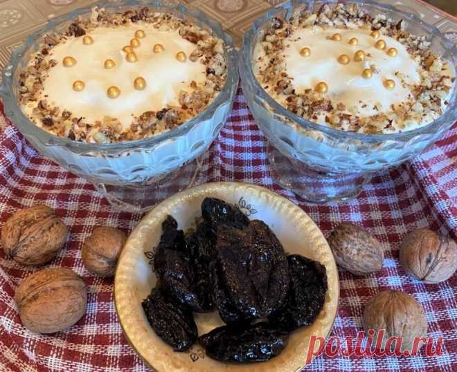 Сметанный десерт с черносливом и грецким орехом Вкусный и быстрый в приготовлении сметанный десерт с черносливом и грецким орехом. Это полезное лакомство нравится не только детям, но и взрослым.Ингредиенты:чернослив – 200 гр.;грецкий орех – 80 гр.;сметана – 350 гр.;сахарная пудра – 60 гр.Приготовление:Для приготовления этого десерта...