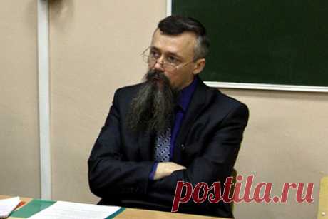 Действия продолжившего лекцию во время стрельбы преподавателя ПГНИУ оценили. Профессор Олег Сыромятников, который продолжил лекцию во время стрельбы в Пермском государственном университете (ПГНИУ), поступил хладнокровно и ответственно. Так его действия оценил член президиума «Федерального координационного центра руководителей охранных структур» Андрей Козеев.