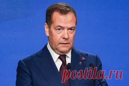 Медведев высказался о «старом дурне в Пиндостане», «стране 404» и пурге. Заместитель председателя Совета безопасности России Дмитрий Медведев высказался о «старом дурне» в «Пиндостане». Старым дурнем он назвал экс-директора ЦРУ и министра обороны при президенте Бараке Обаме Леона Панетту, который предложил быть готовыми задействовать боевые самолеты против России.
