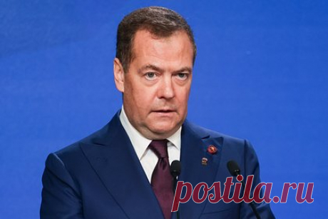 Медведев высказался о «старом дурне в Пиндостане», «стране 404» и пурге. Заместитель председателя Совета безопасности России Дмитрий Медведев высказался о «старом дурне» в «Пиндостане». Старым дурнем он назвал экс-директора ЦРУ и министра обороны при президенте Бараке Обаме Леона Панетту, который предложил быть готовыми задействовать боевые самолеты против России.