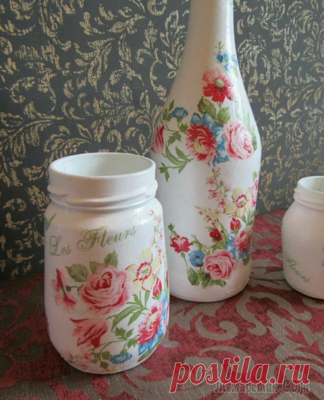 Декупаж стеклянной банки — мастер класс с пошаговой инструкцией Предлагаем ознакомиться с информацией о том, как сделать декупаж стеклянной банки для сыпучей продукции. В целом, техника выполнения достаточно простая, соответственно и сделать ее сможет любой, даже ...