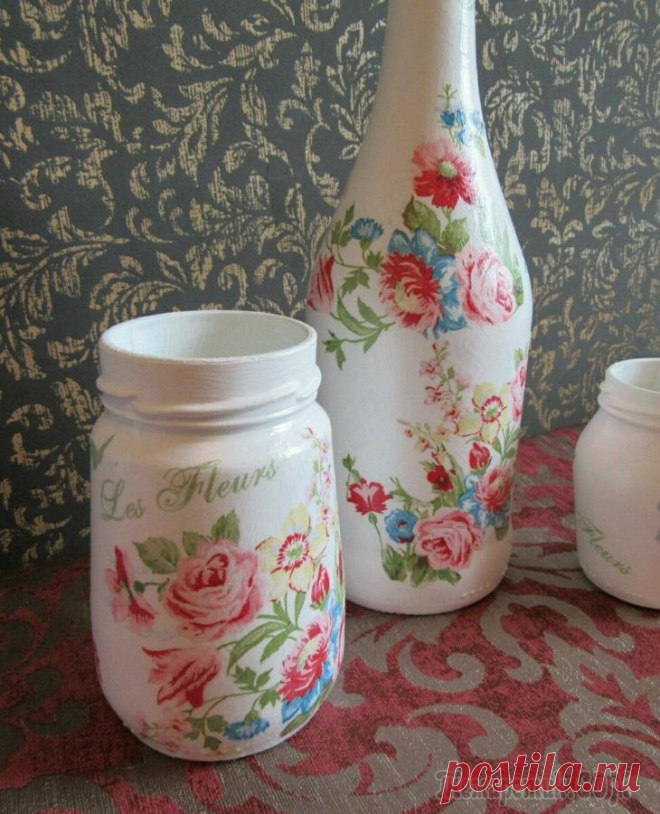 Декупаж стеклянной банки — мастер класс с пошаговой инструкцией Предлагаем ознакомиться с информацией о том, как сделать декупаж стеклянной банки для сыпучей продукции. В целом, техника выполнения достаточно простая, соответственно и сделать ее сможет любой, даже ...