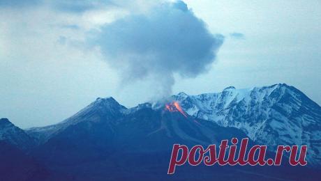 На Камчатке объявили красный авиационный код из-за вулкана. Красный авиационный код объявили на Камчатке из-за активности вулкана Шивелуч. Об этом сообщает РИА Новости со ссылкой на Telegram-канал &quot;Института вулканологии и сейсмологии&quot; ДВО РАН. &quot;Эксплозии подняли пепел вулкана ...