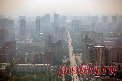 Синоптик назвал причину нерассеивающегося смога над Екатеринбургом. Ведущий специалист центра погоды «Фобос» Михаил Леус объяснил, почему смог над Екатеринбургом не рассеивается. Это происходит из-за того, что регион находился под влиянием зоны повышенного атмосферного давления. «Для нее характерны слабые ветры в приземном слое и нисходящие воздушные потоки», — добавил Леус.