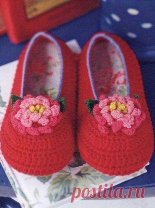 Тапочки с цветком крючком