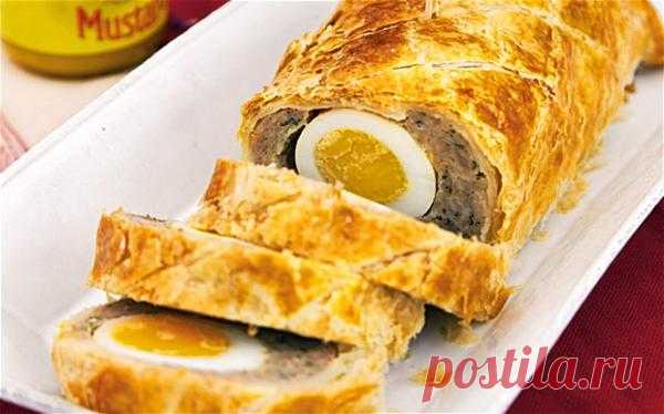 Мясной рулет с яйцом в тесте
