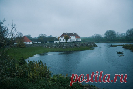 Ærø - остров / Дания для нас всегда была окутана сказкой - часть королевства, где главный сказочник детства – Ганс Христиан Андерсен, многочисленные рыбацкие деревушки и множество островов. Один из островов очень маленький, длинной всего в 30 км, и с абсолютно сказочным названием Ærø (Аэро). Возможно, этот рассказ будет вам полезен и Ærø попадет в ваш лист «Must Visit».  / Моя Планета