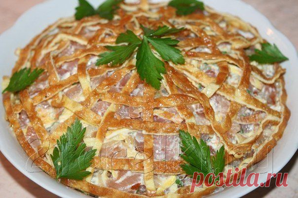 Быстро и вкусно. Салат с копченой курицей.