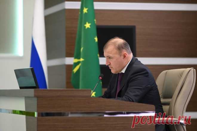 Повышение качества жизни. В Адыгее обсудили дальнейшее развитие региона. 18 сентября на совещании кабинета министров Адыгеи были рассмотрены актуальные вопросы по отраслям и намечены векторы дальнейшей работы. Руководство обсудило реализацию нацпроектов, строительство новых объектов и ремонт.