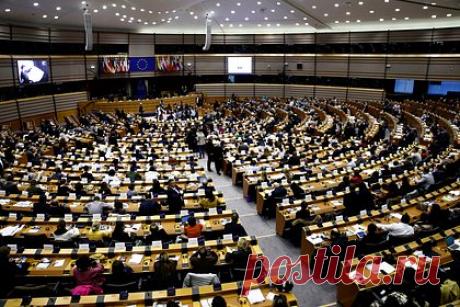 Евросоюз примет «крупнейший климатический закон». В Евросоюзе примут основную часть стратегии «Зеленый курс», достигнув соглашения о расширении своего углеродного рынка. В соглашении говорится, что торговля квотами, разрешающими выбросы, будет распространяться на отопительные системы, автомобили и морские перевозки. Его назвали крупнейшим в истории законом о климате.