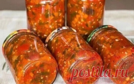 Муж обалдел, сказал вкусно.
Завтра снова буду готовить. Это такая вкуснятина, рекомендую! 
Салат-соус «Анкл-Бeнс по домaшнему» 
Потрaтить летом недельки двe ...зато осенью и зимой, когда дни кротки, нет желания готовить . открыл бaнку , аромат на всю квaртиру, а вкусно то как..мммм. Объедeние!  
Понадобится: 
• кабачки - 2 кг.; 
• помидоры - 2,5 кг.; 
• чеснок - 200 гр.; 
• сладкий перец - 1 кг.; 
• соль - 2 ст.л. с верхом; 
• сахар - 200 гр.; 
• подсолнечное масло - 200 м...