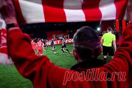 11 футболистов РПЛ вошли в топ-200 самых перспективных молодых игроков мира. 11 футболистов Российской премьер-лиги (РПЛ) вошли в список 200 самых перспективных молодых игроков мира. В топ-200 вошли 11 футболистов из шести российских клубов. «Динамо» в списке представляют Саба Сазонов и Арсен Захарян, «Локомотив» — Даниил Худяков и Артем Карпукас, Даниил Денисов — «Спартак».