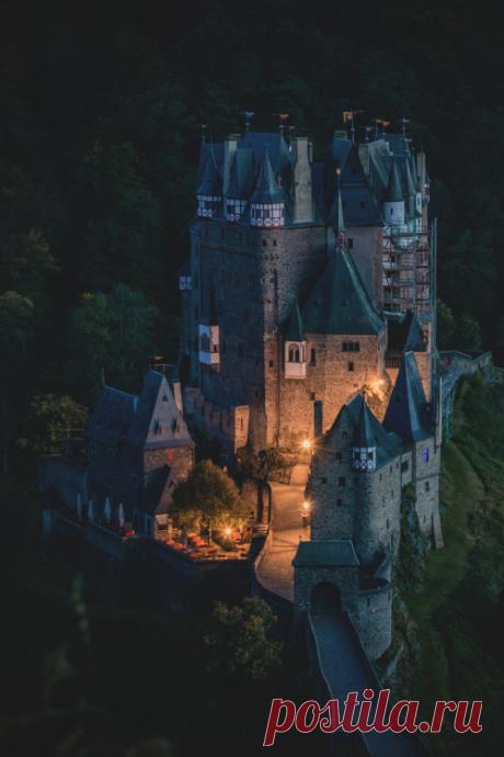 Republic of Awesome | Burg Eltz.
