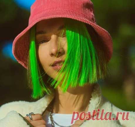 Miss Monique Bloom At Night free download mp3 music 320kbps