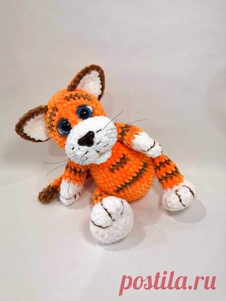 PDF Тигруля крючком. FREE crochet pattern; Аmigurumi animal patterns. Амигуруми схемы и описания на русском. Вязаные игрушки и поделки своими руками #amimore - большой тигр из плюшевой пряжи, плюшевый тигрёнок, тигрята, котик, кот, котенок.