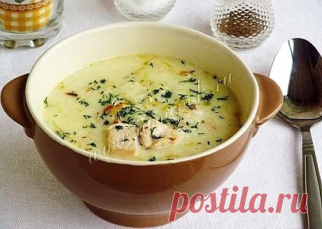 АНГЛИЙСКИЙ КУРИНЫЙ СУП С ПЛАВЛЕНЫМ СЫРОМ

Куриный бульон – 1 литр; 
Куриную грудку – 300 грамм; 
Рис длиннозёрный – 80 грамм; 
Лук-порей – 100 грамм; 
Мягкий плавленый сыр – 100 грамм; 
Сливочное масло – 2 ст. ложки; 
Петрушка свежая – 4 веточки; 
Перец чёрный молотый – 1 щепотка; 
Соль – по вкусу.

Этот вкусный и питательный суп, заправленный плавленным сыром, может стать единственным блюдом на обед, которое вполне насытит вас на долгое время. Он прост в приготовлении и н...