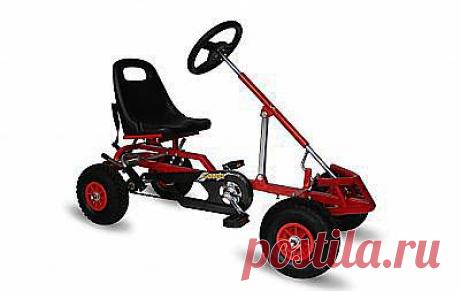 Стильный и практичный детский веломобиль «Smart Drive», благодаря удобной регулировке положения сидения, может стать верным спутником ребенка ни на один год!
 Корпус из прочной стальной трубы, удобное сиденье из нескользящего пластика, прочные педали и надежный ручной тормоз делают модель маневренной и легкой в управлении.
 Веломобиль может развивать довольно внушительную скорость, при этом, благодаря низкой посадке и надёжным тормозам, показывает отличные характеристики безопасности.