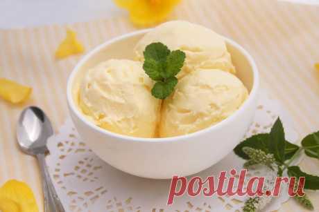 Лимонное мороженое Ингредиенты:✔️Сливки 33–35% - 500 мл ✔️Сгущенное молоко - 1 банка(380 г) ✔️Лимон - 1 штПриготовление:1. Из лимона выжать сок, понадобится 50 мл.2. Взбить сливки до устойчивых пиков, добавить сгущенное молоко перемешать. Влить лимонный сок, перемешать.3. Переложить...