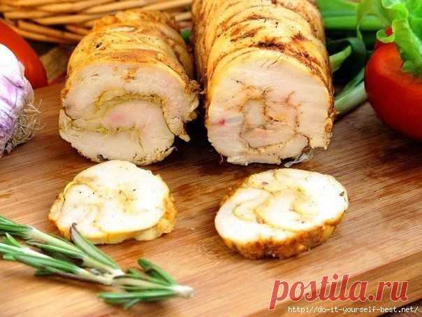 Куриная пастрома на пару, подкопченная розмарином.