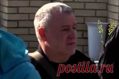 Директор Юрия Шатунова опроверг слухи о свадьбе с вдовой солиста «Ласкового мая». Директор экс-солиста группы «Ласковый май» Юрия Шатунова Аркадий Кудряшов опроверг новости о его предстоящей свадьбе с вдовой певца Светланой. Шоумен подчеркнул, что данные слухи распространил бывший продюсер «Ласкового мая» Андрей Разин. Кудряшов назвал Разина больным человеком.
