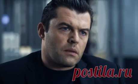 Актера Георгия Герасимова уволили из сериала за его поездки на Донбасс.
– Гнать надо таких режиссеров и продюсеров «поганой метлой», – негодуют люди. – С какого «перепуга», позвольте спросить, эти «деятели искусства» решили, что могут распоряжаться человеческими судьбами?
Кто дал им такое право?..
Раньше я не особо интересовался его творчеством
Ну, снимается актер в одном из наших бесконечных сериалов, делает свою работу. Делает хорошо, профессионально, даже если сериал «не очень».
