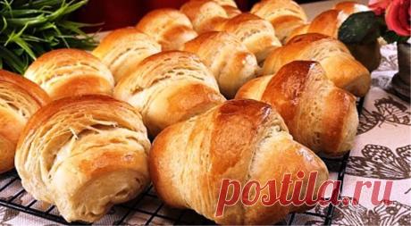 Цьому рецепту понад 100 років. Так мене навчила готувати бабуся Круасани є однією з найпопулярніших французьких страв. Ця випічка підкорила серця мільйонів людей. Приготувати смачні та ароматні круасани...