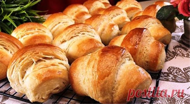 Цьому рецепту понад 100 років. Так мене навчила готувати бабуся Круасани є однією з найпопулярніших французьких страв. Ця випічка підкорила серця мільйонів людей. Приготувати смачні та ароматні круасани...