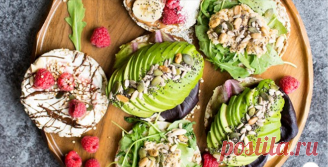 Семь рецептов полезных перекусов для тех, кто на диете Часто в повседневных заботах мы перекусываем шоколадным батончиком или фастфудом — быстро, но не очень полезно. Из таких перекусов организм не получает витамины и питательные вещества. Да и насыщение в итоге оказывается временным.