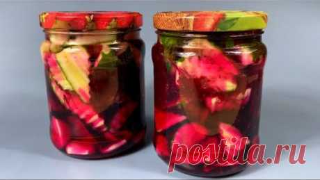 Даже огурцы ПРОДАВАТЬ ПЕРЕДУМАЛА когда УЗНАЛА этот рецепт! Вкусно, быстро, БЕЗ УКСУСА и СТЕРИЛИЗАЦИИ Даже огурцы ПРОДАВАТЬ ПЕРЕДУМАЛА когда УЗНАЛА этот рецепт! Вкусно, быстро, БЕЗ УКСУСА и СТЕРИЛИЗАЦИИ
ИНГРЕДИЕНТЫ на две банки объемом 1 литр каждая:
Огурцы - 1 кг.
Чеснок - 4 зубчика.
Перец горошком.
Семена укропа - 1 ч.л.
Свекла - 1 шт.
Кипяток - 1 литр.
Соль - 1,5 ст.л.
Сахар - 3 ст.л.
Лимонная кислота - 2 ч.л.
ПРИЯТНОГО АППЕТИТА!
Если вам понравился рецепт ставьте лайки,...