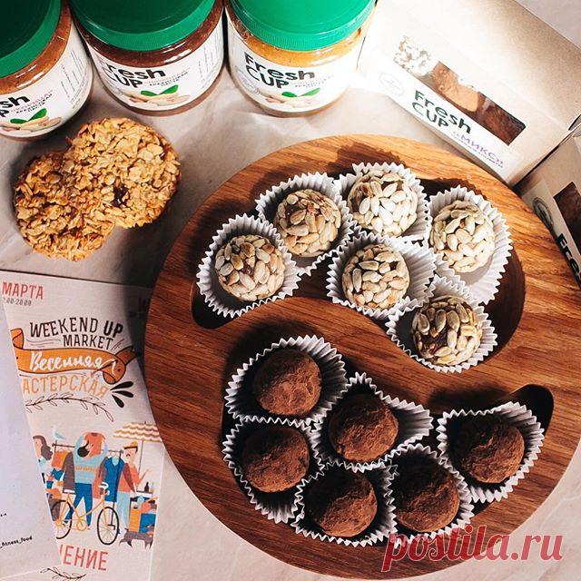 Удобство, универсальность и простота форм-это наше всё👍🏼
⠀⠀⠀⠀⠀⠀⠀⠀⠀⠀⠀⠀⠀⠀⠀⠀⠀⠀⠀⠀⠀⠀⠀
Лицевую сторону тарелочки можно использовать для сервировки, обратную - для нарезки или как подставку для горячих кружек, а еще тарелочки @kronatree прекрасные фотомодели и отлично смотрятся в кадре 😉📷
⠀⠀⠀⠀⠀⠀⠀⠀⠀⠀⠀⠀⠀⠀⠀⠀⠀⠀⠀⠀⠀⠀⠀
Материал на выбор -дуб, бук, ясень
💰 Цена 1550₽.
✍🏼 Диаметр может быть от 20 до 24см, толщина 3см, углубление 1,8см
🌿Обратите внимание!Рисунок и структура каждой д...