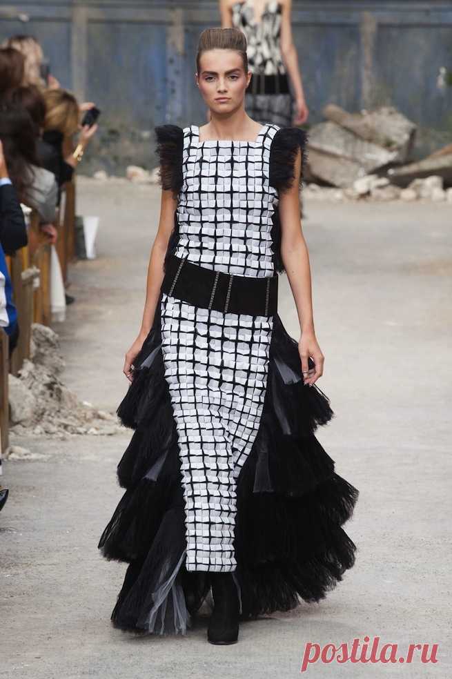 chanel-haute-couture-fall-2013-49.jpg (655×984)