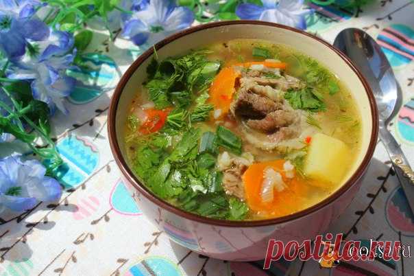 Рисовый суп с бараниной и курицей Вкусный, сытный, ароматный рисовый суп приготовленный на бульоне из курицы и баранины. Этот суп требует большого количества зелени. Подают его сразу, как только приготовили, постояв, он теряет свой вкус. Такой суп хорош для семейного обеда в выходной день.