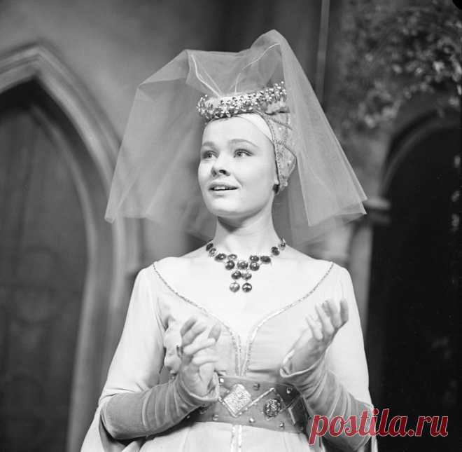 Джуди Денч (Judi Dench)
- 9 декабря, 1934