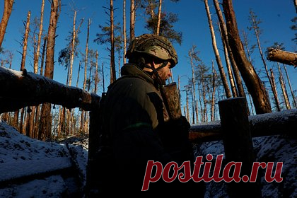 Наемник из Латвии рассказал о тяжелом положении ВСУ на фронте. Вооруженные силы Украины несут большие потери, солдатам не хватает боеприпасов и обмундирования, а положение на фронте очень тяжелое. Об этом рассказал латвийский наемник с позывным Призрак в беседе с журналистами. Военный добавил, что в ВСУ острая нехватка тяжелой техники и артиллерии.