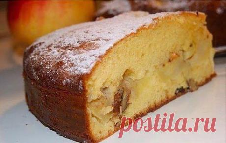 Шарлотка на сгущённом молоке.Безумно вкуснo!! Быстро, легко и ОЧЕНЬ вкусно! Рецепт совсем простой.