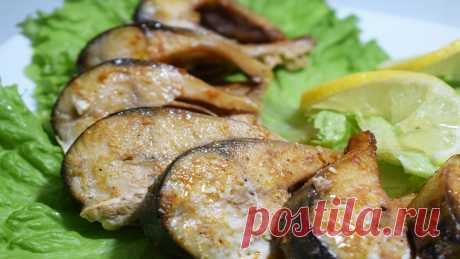 По этому рецепту скумбрия получается очень нежной и вкусной, а готовится очень быстро. Она отлично подходит как на каждый день, так и на праздничный стол. Приятного аппетита!