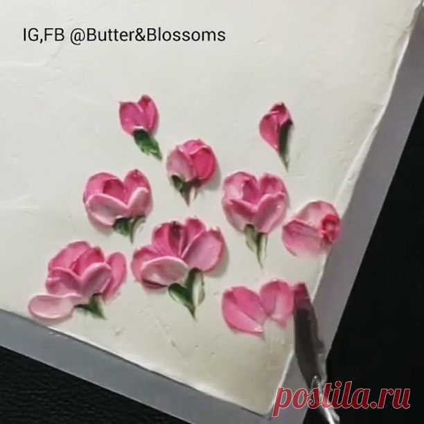 2,087 отметок «Нравится», 35 комментариев — Liz Marek (@sugargeekshow) в Instagram: «She makes those buttercream flowers look so easy 😍 would you try this technique?  Repost…»