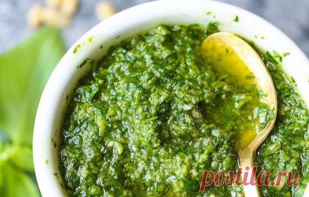 Соус песто - KitchenMag.ru Соус песто популярен в итальянской кухне. Предлагаем приготовить его по нашему простому рецепту.