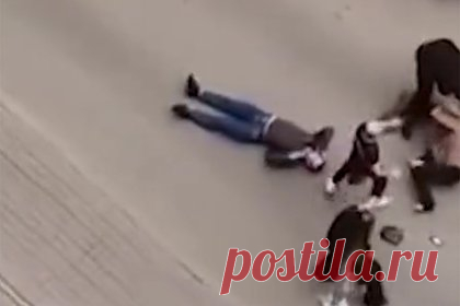Боец ММА по прозвищу Якудза устроил жесткий спарринг прямо на улице