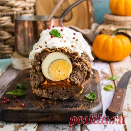 Мясной рулет с овсяными хлопьями под грибным соусом | Вкусный и простой рецепт