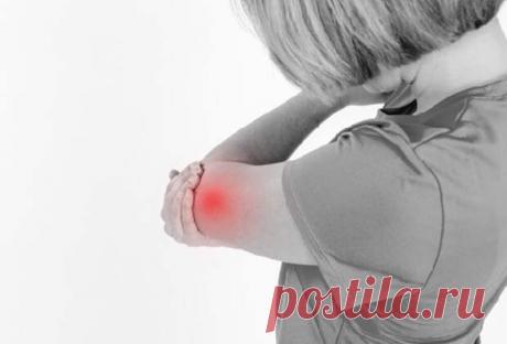 Легко появляются синяки: почему и что делать - ДОСТОЙНАЯ  ЖИЗНЬ  НА  ПЕНСИИ - медиаплатформа МирТесен Любой тип травматических повреждений, например, падение, может вызвать разрыв капилляров (небольших кровеносных сосудов), из которых под поверхность кожи вытекают красные кровяные тельца. Это приводит к появлению на коже пурпурных или «сине-черных» синяков. Технически, они называются «ушибы» или