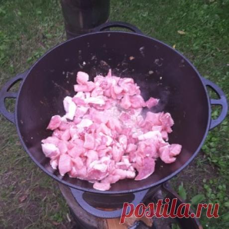 Тушеная картошка с грибами и мясом в казане
