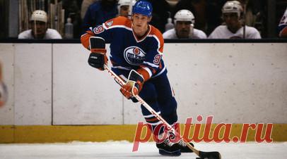 ESPN: клюшка Гретцки была продана на аукционе за рекордную сумму. Клюшка нападающего «Эдмонтон Ойлерз» Уэйна Гретцки, которой он играл в финале Кубка Стэнли 1988 года, была продана на аукционе. Читать далее