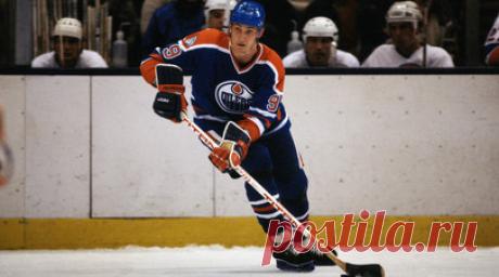 ESPN: клюшка Гретцки была продана на аукционе за рекордную сумму. Клюшка нападающего «Эдмонтон Ойлерз» Уэйна Гретцки, которой он играл в финале Кубка Стэнли 1988 года, была продана на аукционе. Читать далее