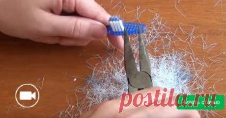 Смотрите, что нужно делать из старых зубных щеток! Очень полезное видео! А вы знали, что можно сделать из своих старых зубных щеток? Посмотрев...