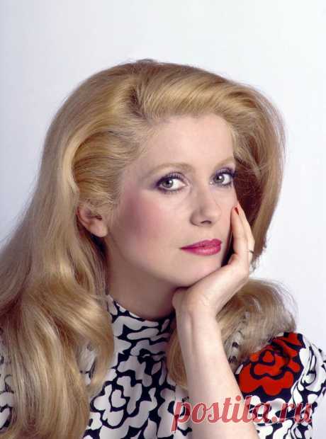 Catherine in YSL and photographed by Douglas Kirkland for French ELLE, in 1980