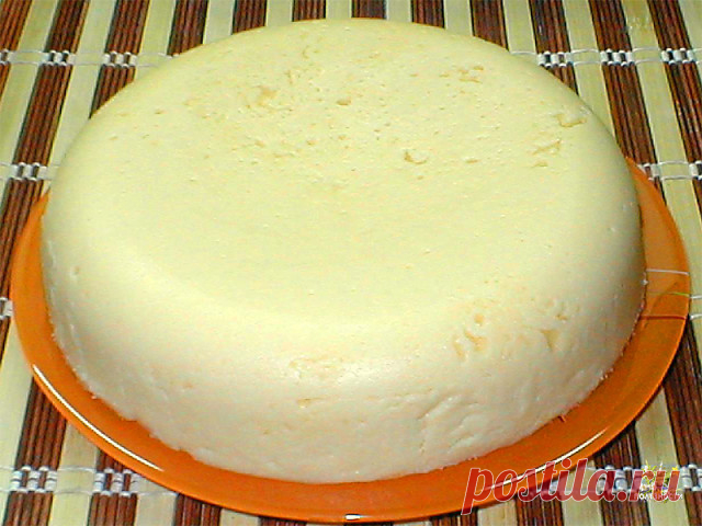 Сулугуни домашнего приготовления. Самый вкусный сыр, теперь готовлю его сама 

Ингредиенты: 

- 1 л. молока
- 200 мл. сметаны 
- 3 яйца 
- 1 ст. л. соли 

Приготовление: 

Молоко закипятить и добавить соль. 
Сметану смешать с яйцами. 
Выливаем сметанную смесь в молоко и аккуратно не спеша перемешиваем. 
Кипятим в течение 3-4 минут. 
Выливаем на сито и ставим гнет. 
Приятного аппетита!
#рецепт #сыр #сулугуни
