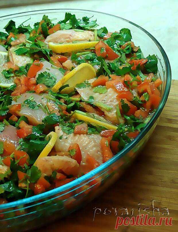 Лимонея, блюдо тунисской кухни - БУДЕТ ВКУСНО! - медиаплатформа МирТесен Казалось бы, сложно придумать рецепт приготовления курицы, который бы впечатлил на столько, чтобы хотелось бежать и покупать ещё куриную тушку и готовить, готовить, готовить..... Ан нет, есть такая партия ! Итак, ЛИМОНЕЯ, блюдо тунисской кухни На куриную тушку весом 1 кг: - 1,5 лимона- 1 очень