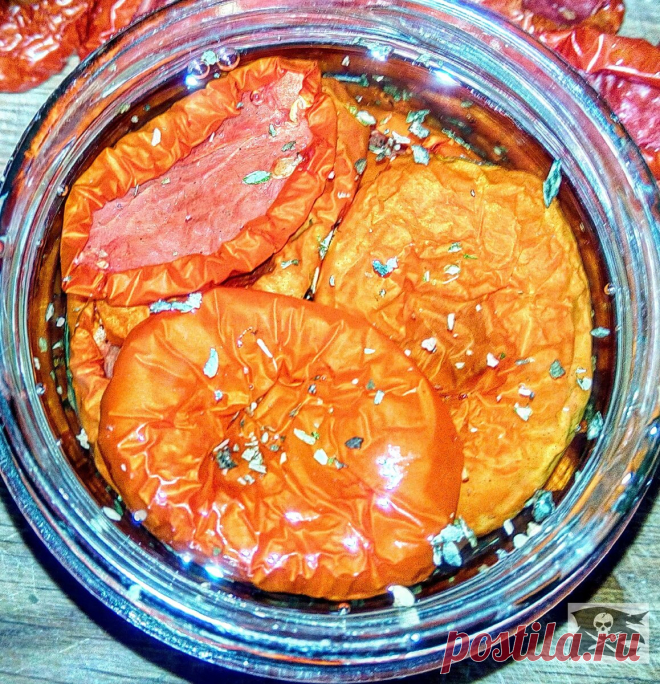 Вяленые помидоры в масле. Просто и вкусно. Плюс рецепт замечательного соуса для пиццы. | высокая(НЕТ)кухня | Яндекс Дзен
